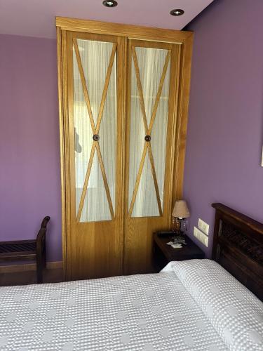 Small Double Room image 5