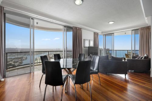 Three-Bedroom Apartment with Ocean View image 5