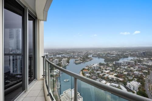Three-Bedroom Apartment with Ocean View image 2