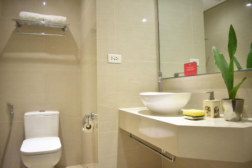 Private Twin Room w/ Essentials | Boracay Newcoast Beach image 1