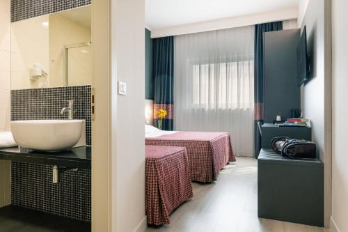 Superior Double or Twin Room image 10