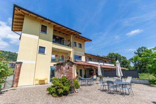 HOTELLERIE VALLE SACRA – Cintano, NY