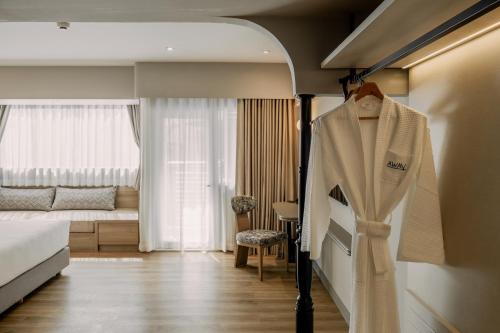 Deluxe Double or Twin Room image 10