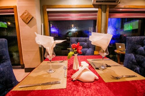 Restaurant, Elegance Suites Hotels in Somolu
