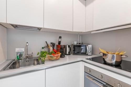 Modern apartment in Lugano - image 10