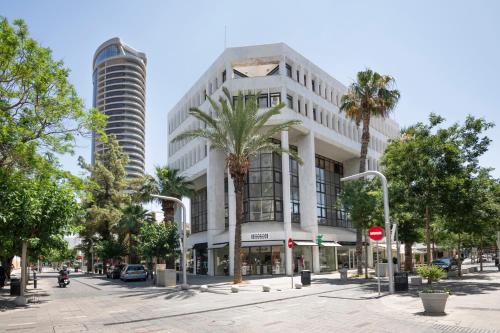 周邊環境, Urban Habitat Capsule Beds in 市中心