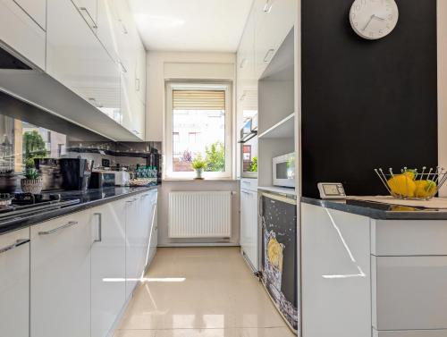 Wrocław Escape Apartment with Garden by BookingHost, Breslau (Foto 4)