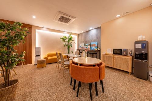 Hotel Firststay Hongdae in Sinchon