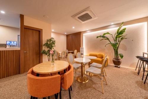 Hotel Firststay Hongdae in Sinchon