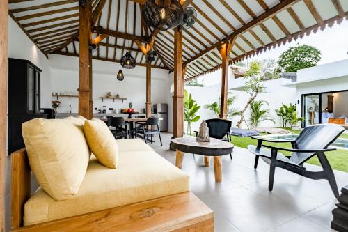 Brand New & Stylish Villa with Private Pool in the Heart of Balangan — other in Jl. Pantai Balangan, Uluwatu Indonesia, 80361