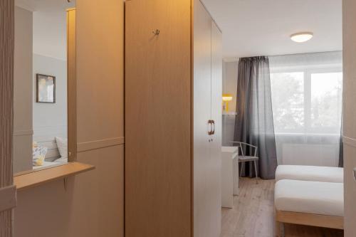 Single Room image 4
