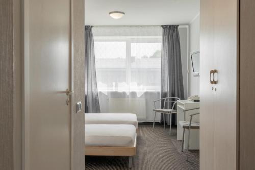 Single Room image 5