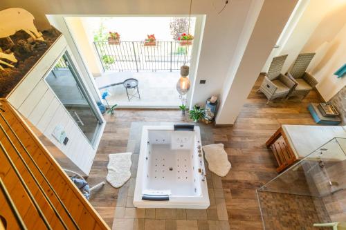 HOTELLERIE VALLE SACRA – Cintano, NY