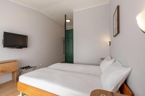 Double Room image 4