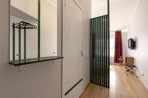 Double Room image 7