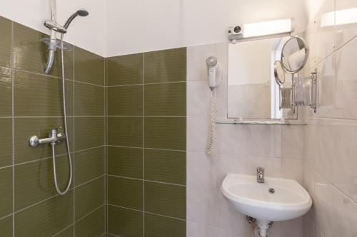 Double Room image 5