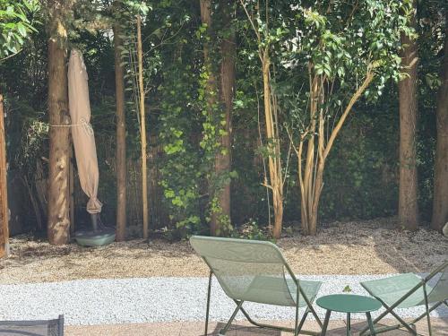 Apt 4 people pool air conditioning garden in Notre Dame des Vignerons