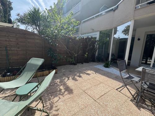 Apt 4 people pool air conditioning garden in Notre Dame des Vignerons