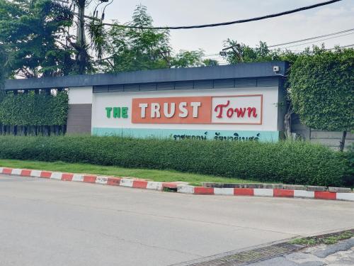 Facilities, Comfy Townhome 5min walk to 7-11 (Whole House) near Tesco Talad Bangbuathong