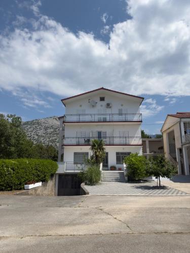 Apartmani MM - Hôtel - Starigrad-Paklenica