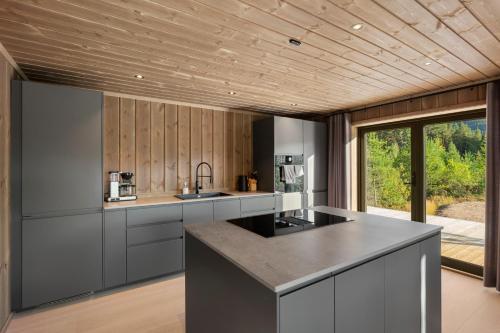 ห้องครัว, Det Kosekroken – Nordic Style Holiday Home by the Fjord in วราดาล