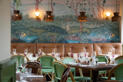 Restaurant, The Ragged Robin - A Heartwood Inn in Guildford