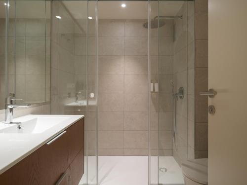 Three-Bedroom Deluxe Apartment image 1