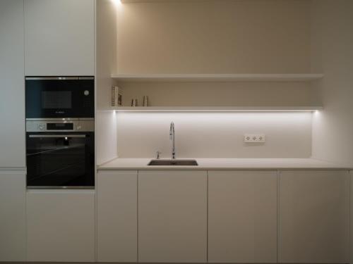 Three-Bedroom Deluxe Apartment image 6