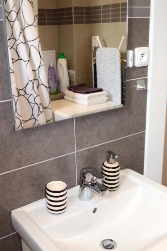 Jezerka Apartments - Free Parking - Easy Access to Center, Прага (фото 10)
