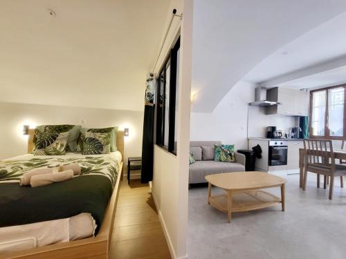 One-Bedroom Apartment image 4