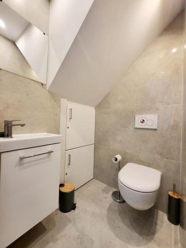 One-Bedroom Apartment image 1