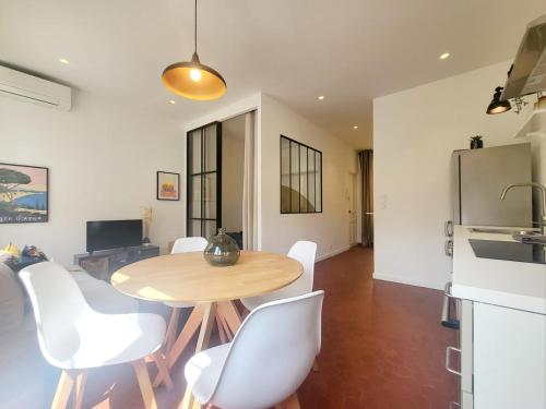 One-Bedroom Apartment image 9