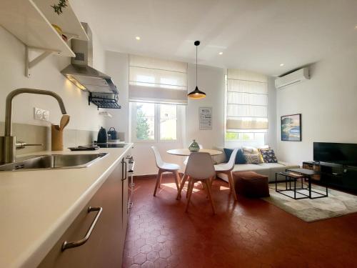 One-Bedroom Apartment image 6