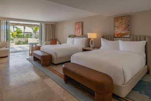 2 queen beds