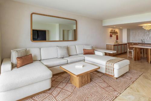 1 king bed, 1 sofa bed