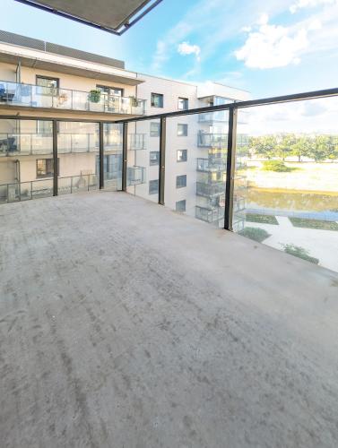 6th Floor Studio with the River View by BookingHost, Breslau (Foto 8)