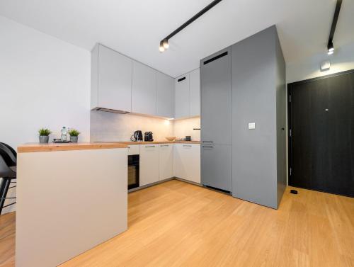 6th Floor Studio with the River View by BookingHost, Breslau (Foto 10)