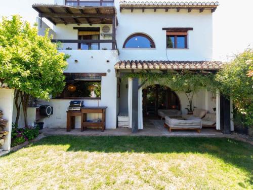 Casa Viernes in Restabal