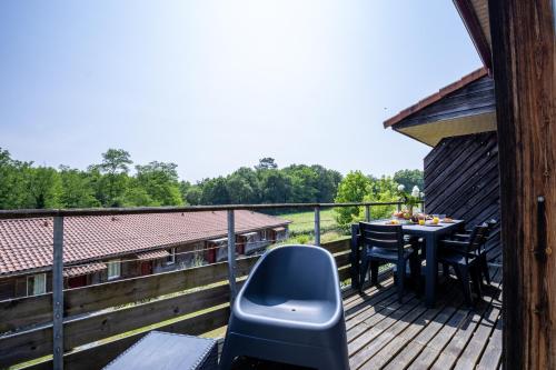Erkély/terasz, L'Esprit Landes - Ideal famille - piscine intérieur chauffée et extérieure (L'Esprit Landes - Ideal famille - piscine interieur chauffee et exterieure) in Cassen
