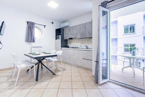 廚房, Appartamento Verde Mare INT A - MyHo Casa in 亞得里亞海的阿爾巴