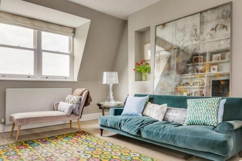 Beautiful 3 Double Bedroom plus Study Maisonette in Holland Park, London