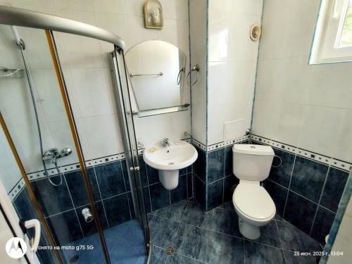 Double Room with Sea View image 10
