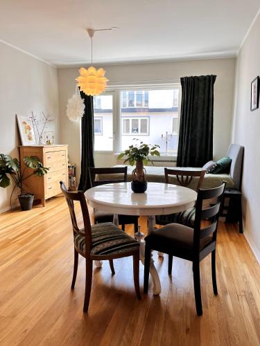 Spacious & cosy apartment - ideal location Majorstuen, Oslo (fotografie 7)