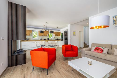 Holiday house DAN with private pool in คราส