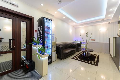 Persian Palace Hotel - image 12