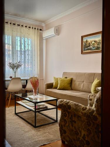 All Seasons Apartments - Free Parking & City Center