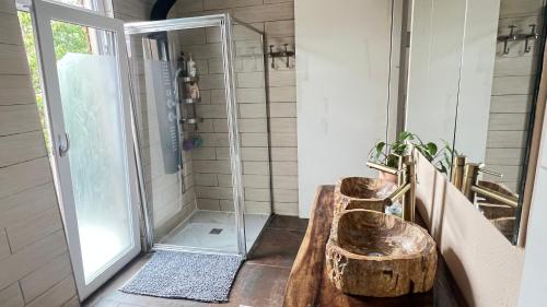 Two nice rooms in residential area with private bathroom in อัลเมีย์