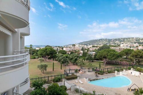 Exterior view, Azur Elegance, piscine & plages in Avenue de Cannes