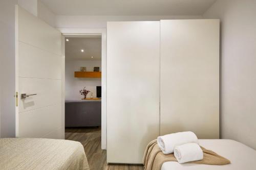 Two-Bedroom Apartment room in BBarcelona Sant Pau Flat