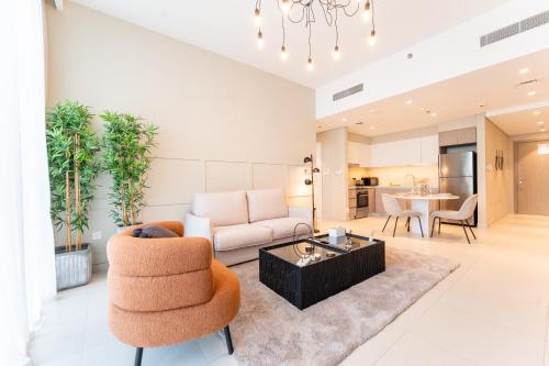 Elegant Luxury Apartment with Stunning Lake Views in Dubai Creek Harbour By AYA Boutique in Dubai Festival City